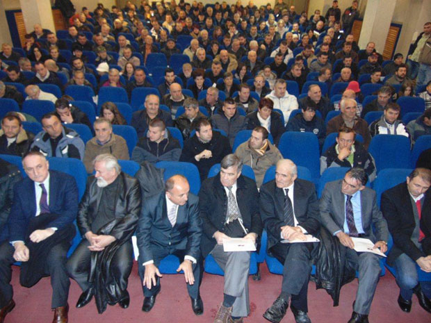 Основана Српска странка